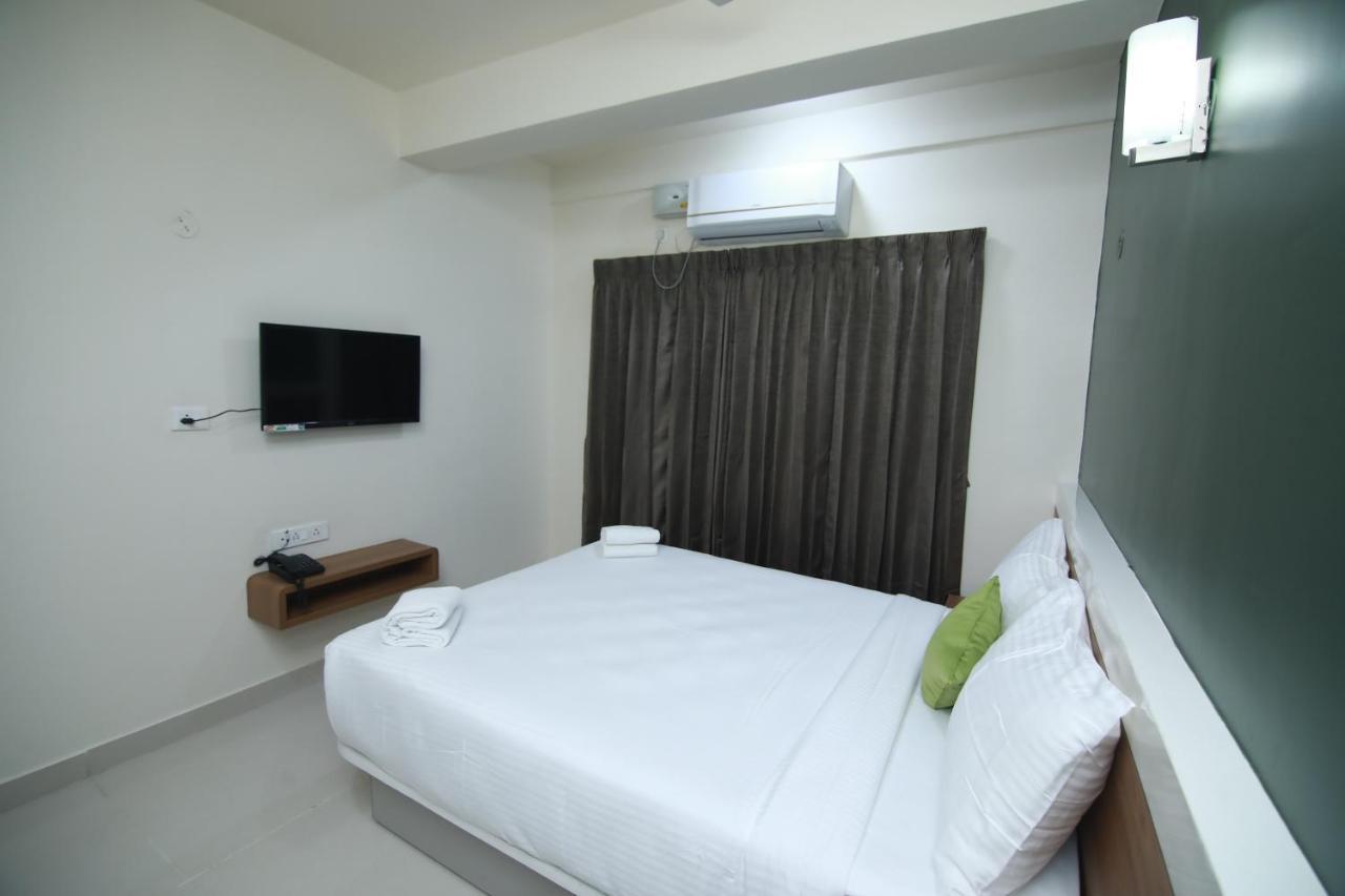 Hotel Royal Blooms Bangalore Exterior photo