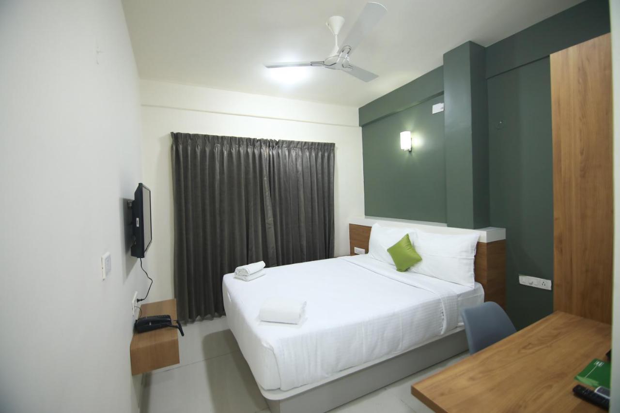 Hotel Royal Blooms Bangalore Exterior photo