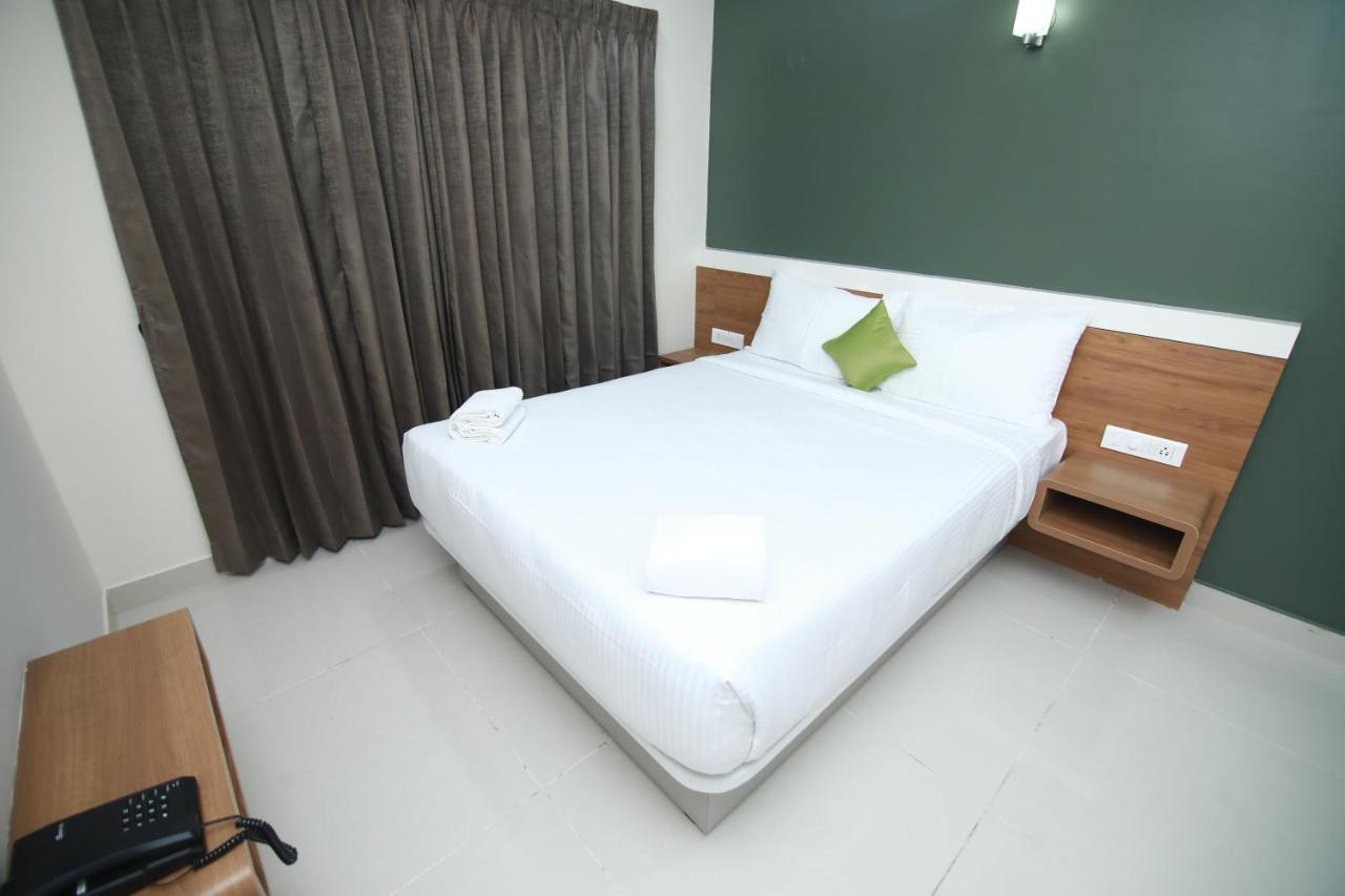 Hotel Royal Blooms Bangalore Exterior photo