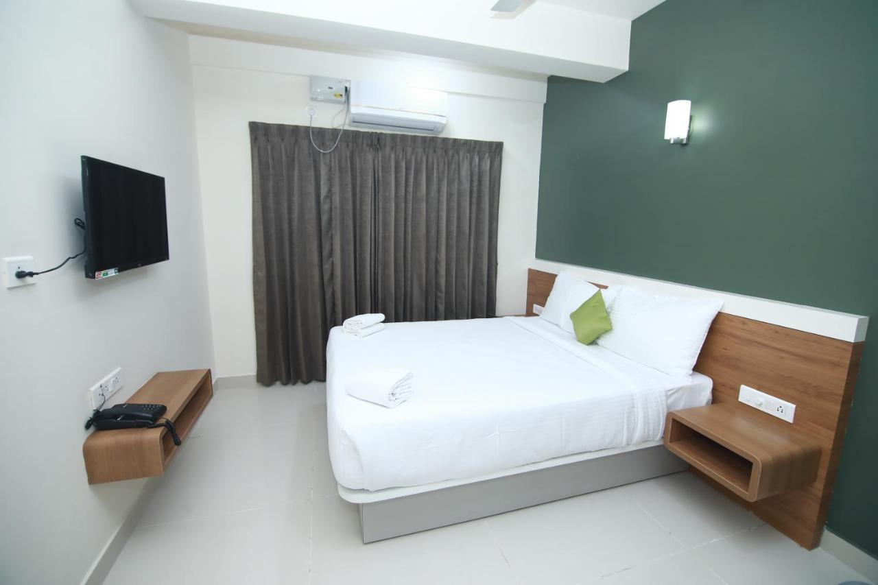 Hotel Royal Blooms Bangalore Exterior photo