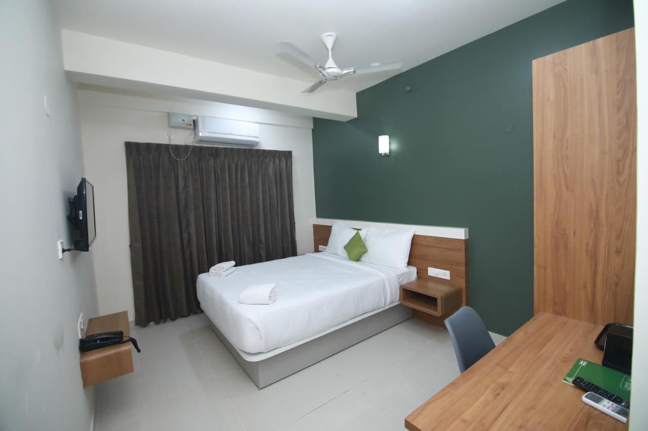 Hotel Royal Blooms Bangalore Exterior photo
